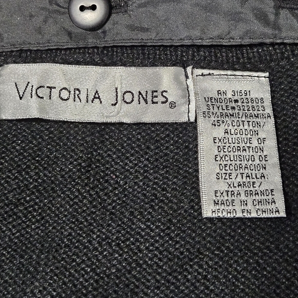 Victoria Jones holiday cardigan - Picture 3 of 3